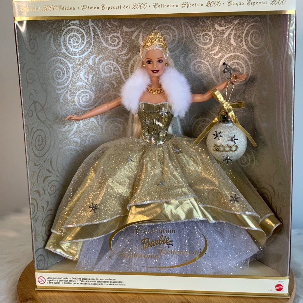 Collectable(88) Vintage Barbie Celebration Doll in Gold and White 2000 - Picture 7 of 11